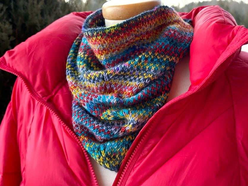 Pixel Kerchief Cowl PDF Pattern - by Taiu Landra