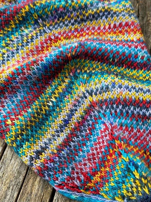 Pixel Kerchief Cowl PDF Pattern - by Taiu Landra