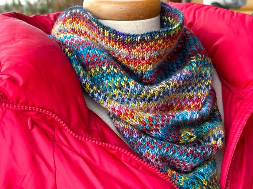 Pixel Kerchief Cowl PDF Pattern - by Taiu Landra