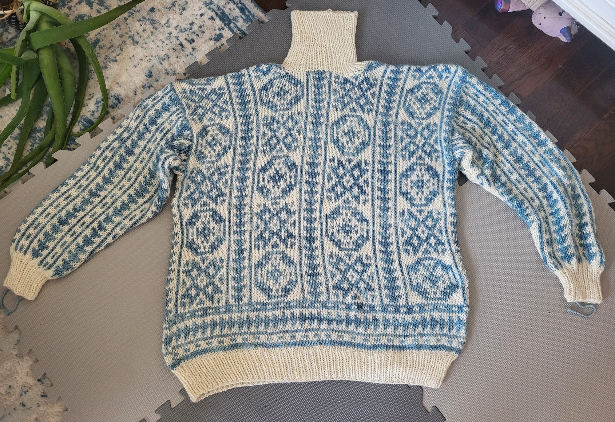 Medallion Sweater Kit